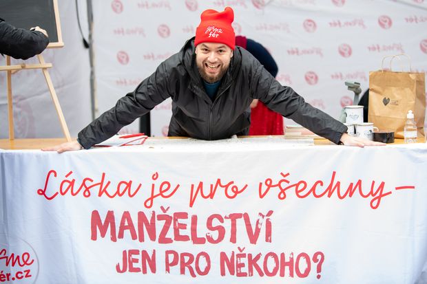 Podpořte naší společnou cestu za manželstvím pro gay a lesbické páry